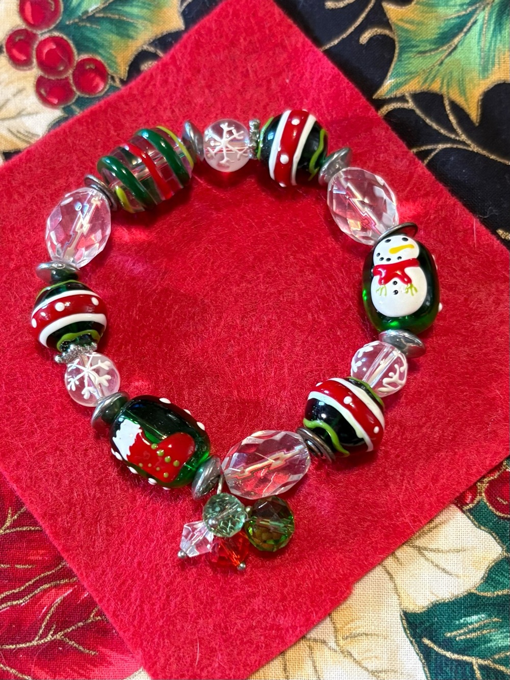 Festive Green & Red Holiday Beaded Bracelet